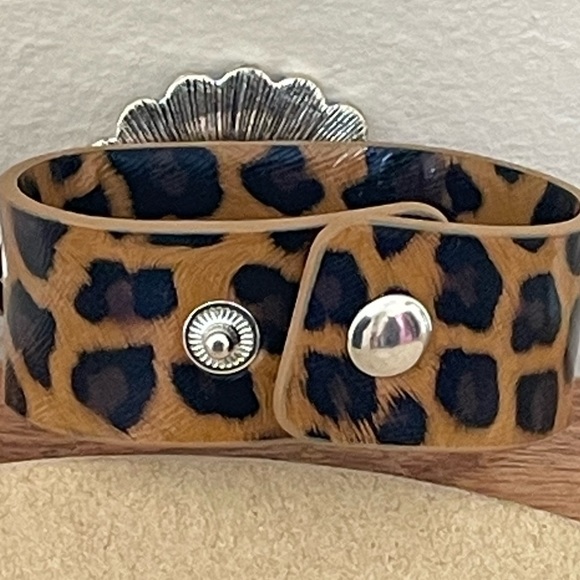 🎉❤️Leopard Turquoise Iridescent Crystal Bezel Steer Cuff Bracelet - Picture 2 of 4